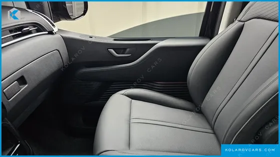 HYUNDAI STARIA LOUNGE 9-SEATER