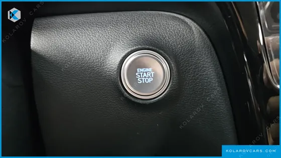 HYUNDAI STARIA LOUNGE 9-SEATER