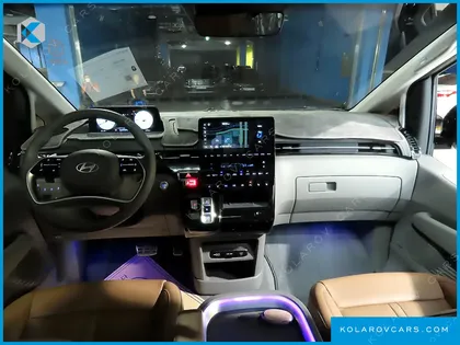 HYUNDAI STARIA 4WD LOUNGE 9-SEATER