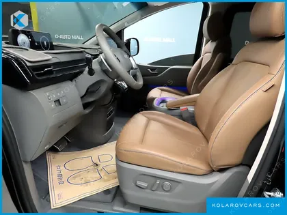 HYUNDAI STARIA 4WD LOUNGE 9-SEATER