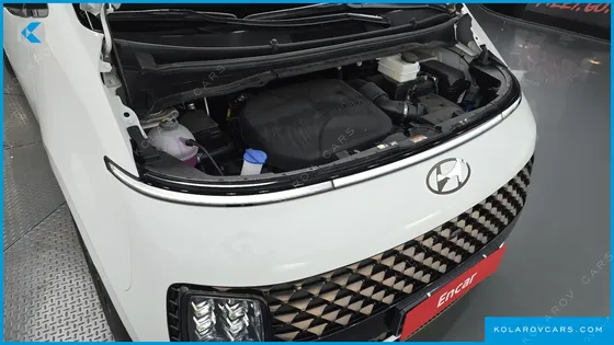 HYUNDAI STARIA 4WD LOUNGE 9-SEATER