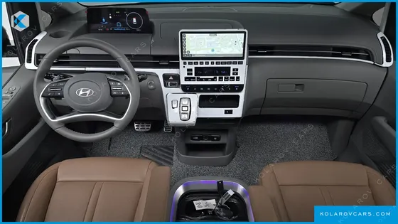 HYUNDAI STARIA 4WD LOUNGE 9-SEATER