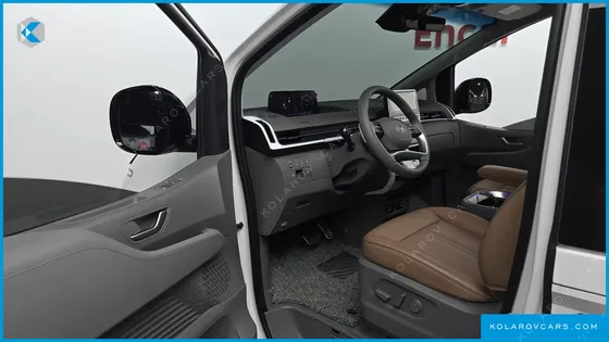 HYUNDAI STARIA 4WD LOUNGE 9-SEATER