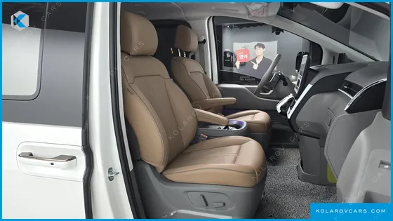 HYUNDAI STARIA 4WD LOUNGE 9-SEATER