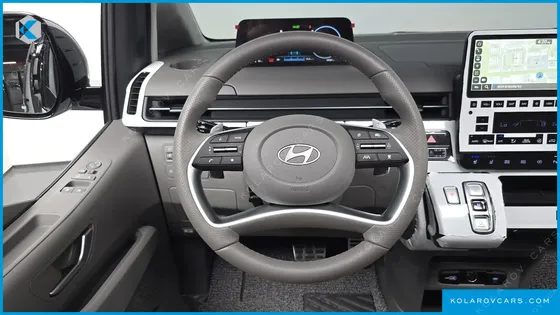 HYUNDAI STARIA 4WD LOUNGE 9-SEATER