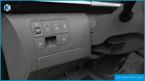HYUNDAI STARIA 4WD LOUNGE 9-SEATER