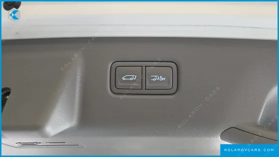 HYUNDAI STARIA 4WD LOUNGE 9-SEATER