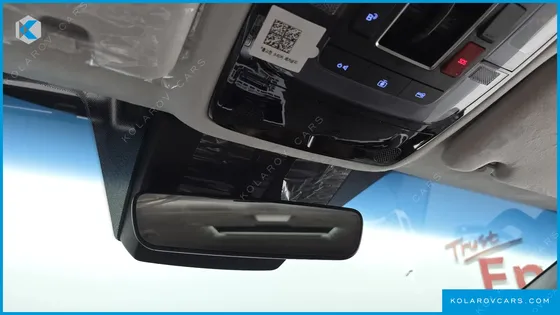 HYUNDAI STARIA 4WD LOUNGE 9-SEATER