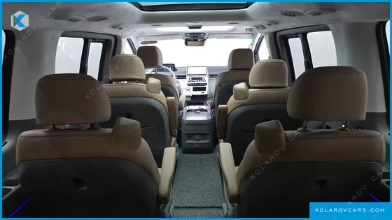 HYUNDAI STARIA 4WD LOUNGE 9-SEATER