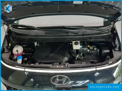 HYUNDAI STARIA 4WD LOUNGE 7-SEATER