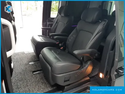 HYUNDAI STARIA 4WD LOUNGE 7-SEATER