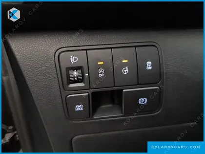 HYUNDAI STARIA 4WD LOUNGE 7-SEATER