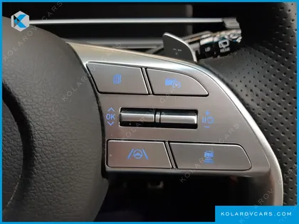 HYUNDAI STARIA 4WD LOUNGE 7-SEATER