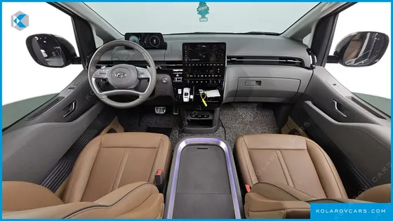 HYUNDAI STARIA 4WD LOUNGE 9-SEATER
