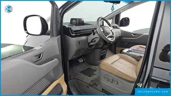 HYUNDAI STARIA 4WD LOUNGE 9-SEATER