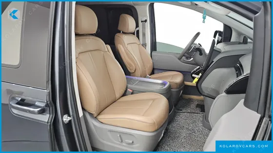 HYUNDAI STARIA 4WD LOUNGE 9-SEATER