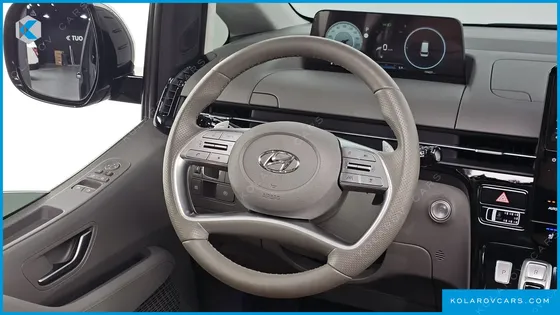 HYUNDAI STARIA 4WD LOUNGE 9-SEATER
