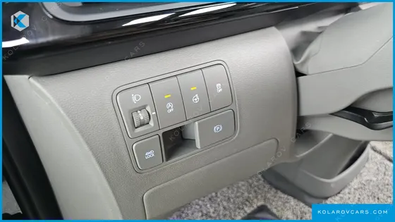 HYUNDAI STARIA 4WD LOUNGE 9-SEATER