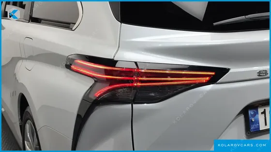 TOYOTA SIENNA 2.5 HYBRID 2WD