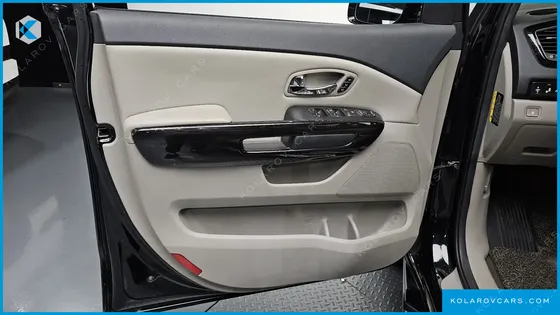 KIA CARNIVAL 7-SEATER LIMOUSINE