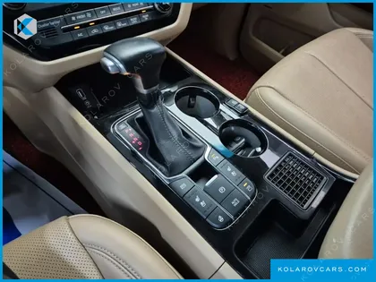 KIA CARNIVAL GASOLINE 9-SEATER HI-LIMOUSINE