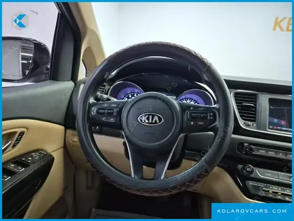 KIA CARNIVAL GASOLINE 9-SEATER HI-LIMOUSINE