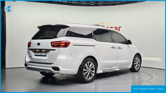 KIA CARNIVAL 9-SEATER NOBLESSE SPECIAL