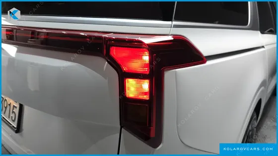 KIA CARNIVAL 9-SEATER PRESTIGE