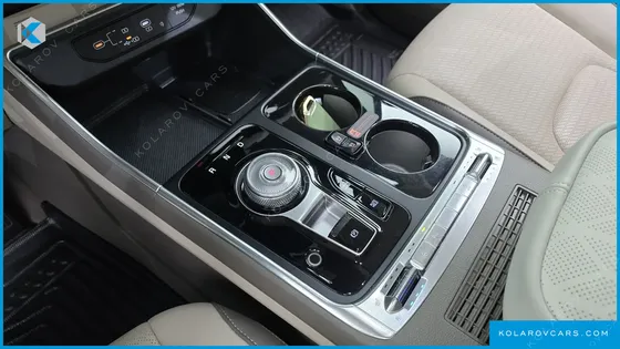 KIA CARNIVAL HEV 4-SEATER HI LIMOUSINE