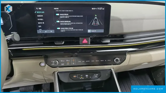 KIA CARNIVAL HEV 4-SEATER HI LIMOUSINE