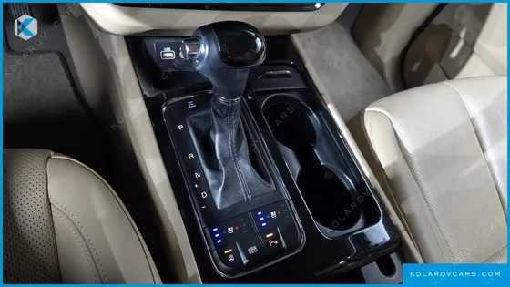 KIA CARNIVAL 7-SEATER LIMOUSINE