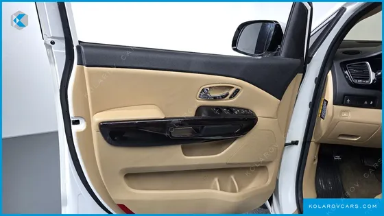 KIA CARNIVAL 7-SEATER LIMOUSINE