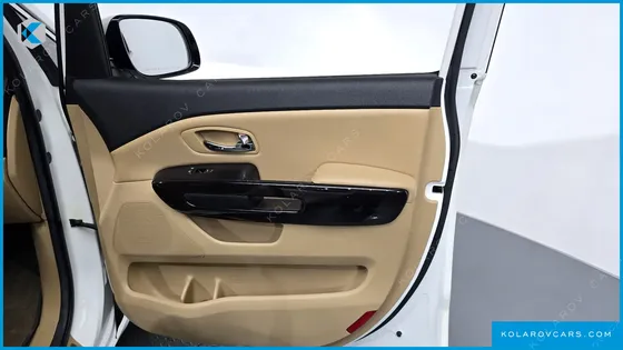 KIA CARNIVAL 7-SEATER LIMOUSINE