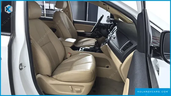 KIA CARNIVAL 7-SEATER LIMOUSINE