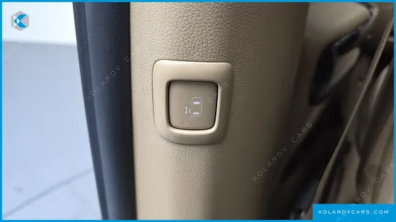 KIA CARNIVAL 7-SEATER LIMOUSINE