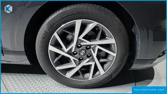 HYUNDAI GRANDEUR 2,5 GASOLINE 2WD