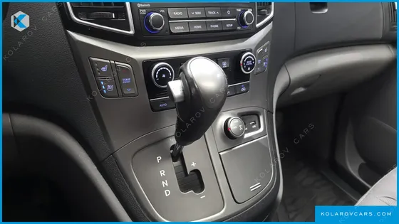 HYUNDAI STAREX 4WD WAGON 12-SEATER