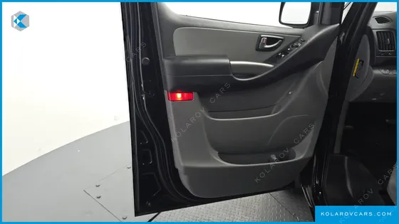HYUNDAI STAREX 4WD WAGON 12-SEATER