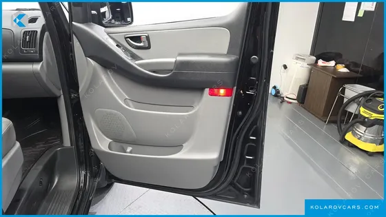 HYUNDAI STAREX 4WD WAGON 12-SEATER