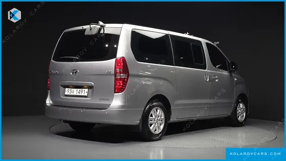 HYUNDAI STAREX VAN 5-SEATER