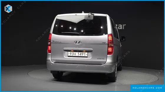 HYUNDAI STAREX VAN 5-SEATER