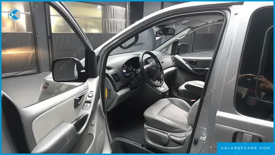HYUNDAI STAREX VAN 5-SEATER