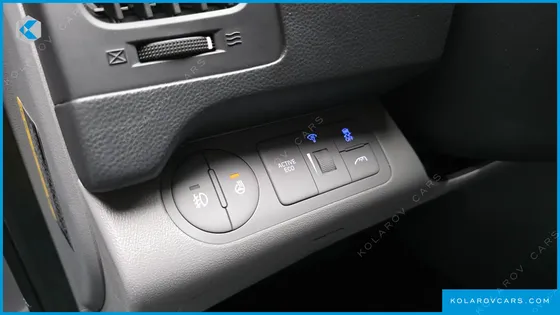 HYUNDAI STAREX VAN 5-SEATER