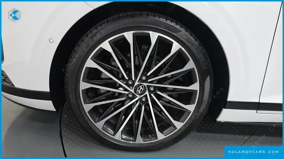 HYUNDAI GRANDEUR 3,5 GASOLINE 4WD