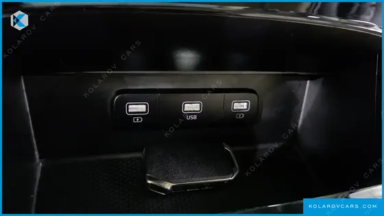 KIA CARNIVAL 9-SEATER SIGNATURE