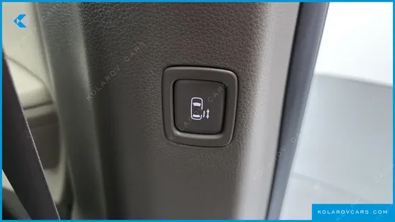 KIA CARNIVAL 9-SEATER SIGNATURE