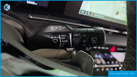 KIA CARNIVAL 9-SEATER SIGNATURE