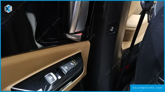 KIA CARNIVAL 9-SEATER SIGNATURE
