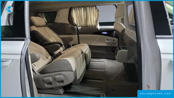 KIA CARNIVAL GASOLINE 7-SEATER HI-LIMOUSINE