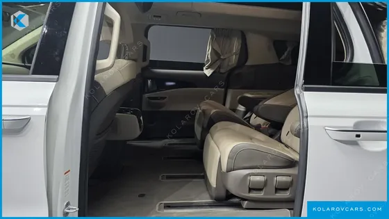 KIA CARNIVAL GASOLINE 7-SEATER HI-LIMOUSINE